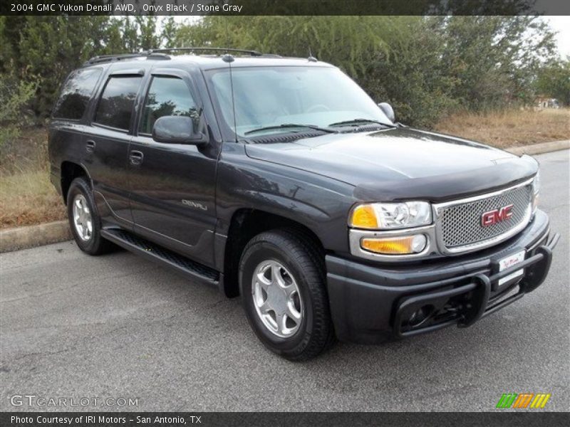 Onyx Black / Stone Gray 2004 GMC Yukon Denali AWD