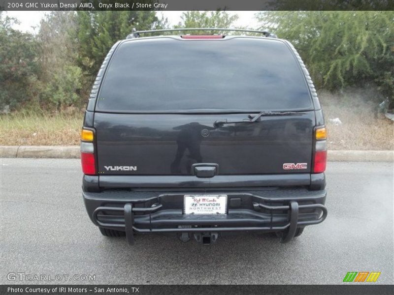 Onyx Black / Stone Gray 2004 GMC Yukon Denali AWD