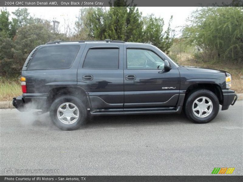 Onyx Black / Stone Gray 2004 GMC Yukon Denali AWD