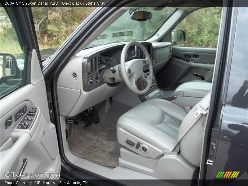 Onyx Black / Stone Gray 2004 GMC Yukon Denali AWD