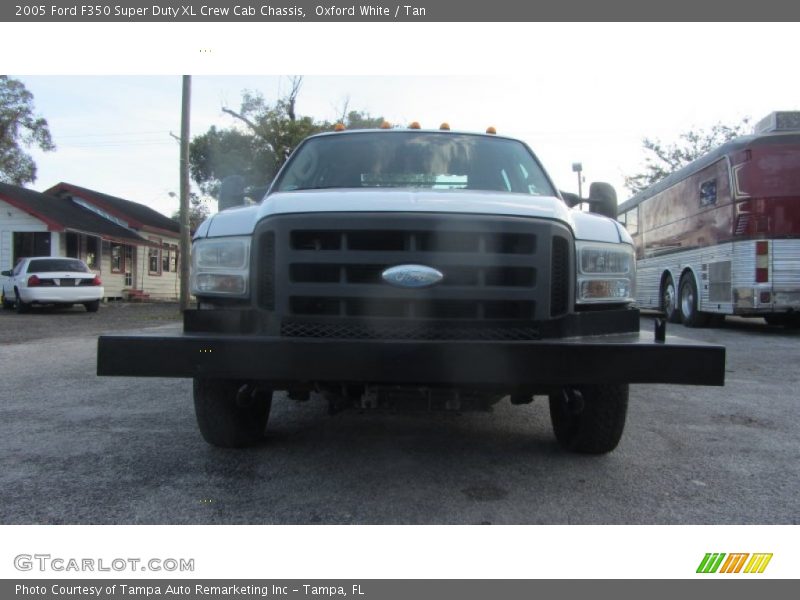 Oxford White / Tan 2005 Ford F350 Super Duty XL Crew Cab Chassis