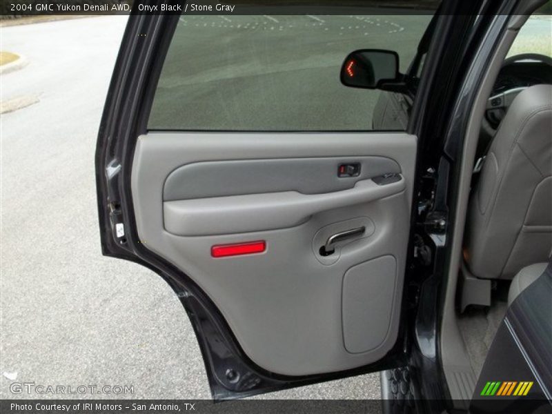 Onyx Black / Stone Gray 2004 GMC Yukon Denali AWD