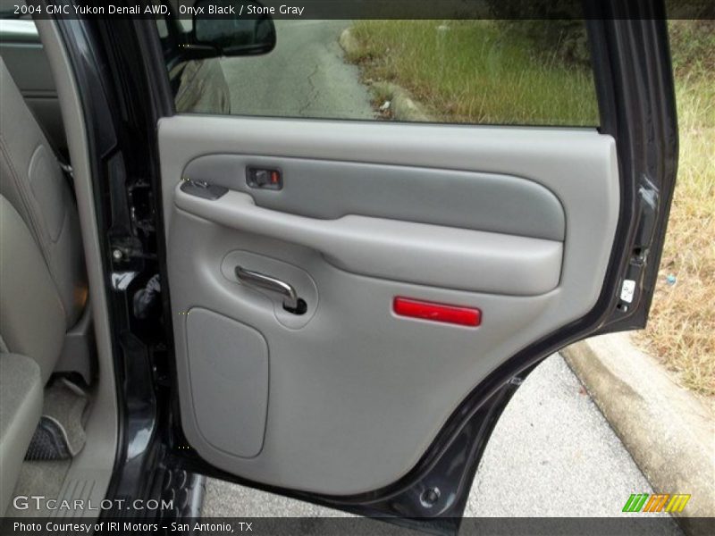 Onyx Black / Stone Gray 2004 GMC Yukon Denali AWD