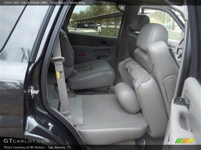 Onyx Black / Stone Gray 2004 GMC Yukon Denali AWD