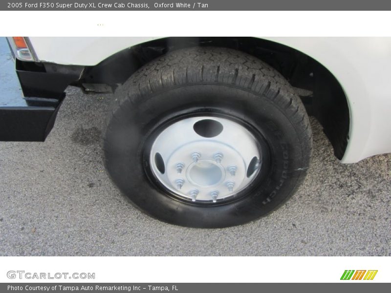 Oxford White / Tan 2005 Ford F350 Super Duty XL Crew Cab Chassis