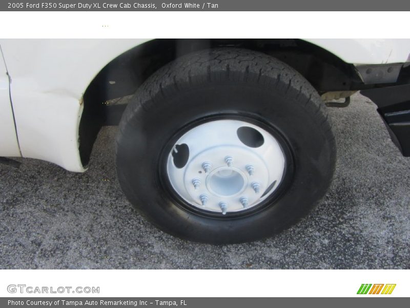  2005 F350 Super Duty XL Crew Cab Chassis Wheel