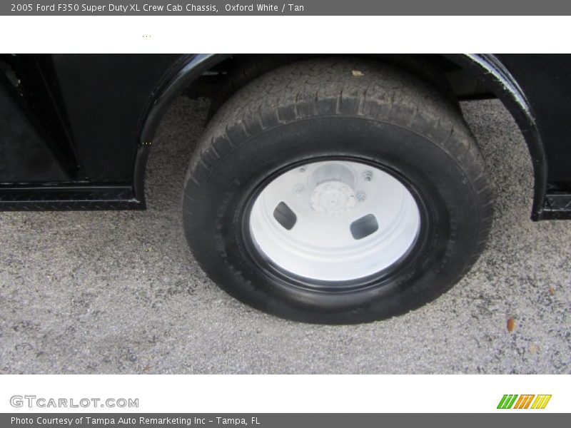  2005 F350 Super Duty XL Crew Cab Chassis Wheel