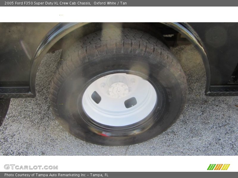 Oxford White / Tan 2005 Ford F350 Super Duty XL Crew Cab Chassis