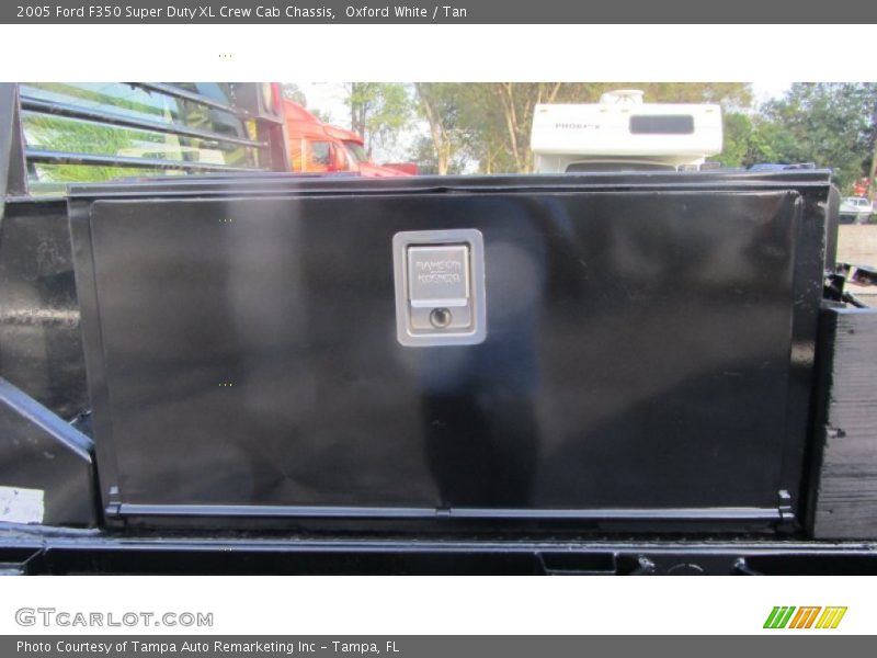 Oxford White / Tan 2005 Ford F350 Super Duty XL Crew Cab Chassis