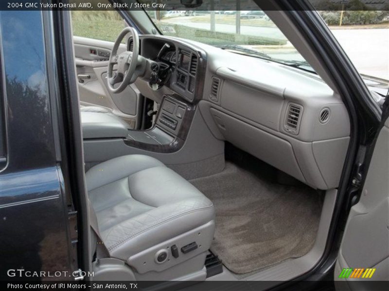 Onyx Black / Stone Gray 2004 GMC Yukon Denali AWD