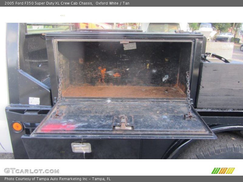 Oxford White / Tan 2005 Ford F350 Super Duty XL Crew Cab Chassis