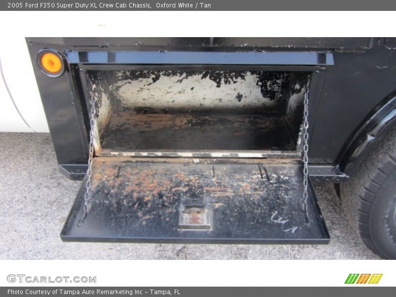 Oxford White / Tan 2005 Ford F350 Super Duty XL Crew Cab Chassis