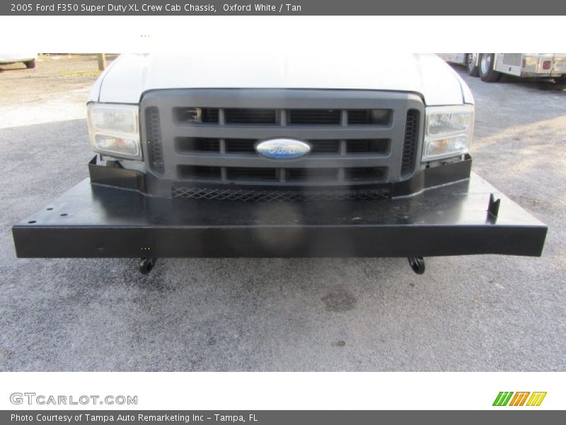 Oxford White / Tan 2005 Ford F350 Super Duty XL Crew Cab Chassis