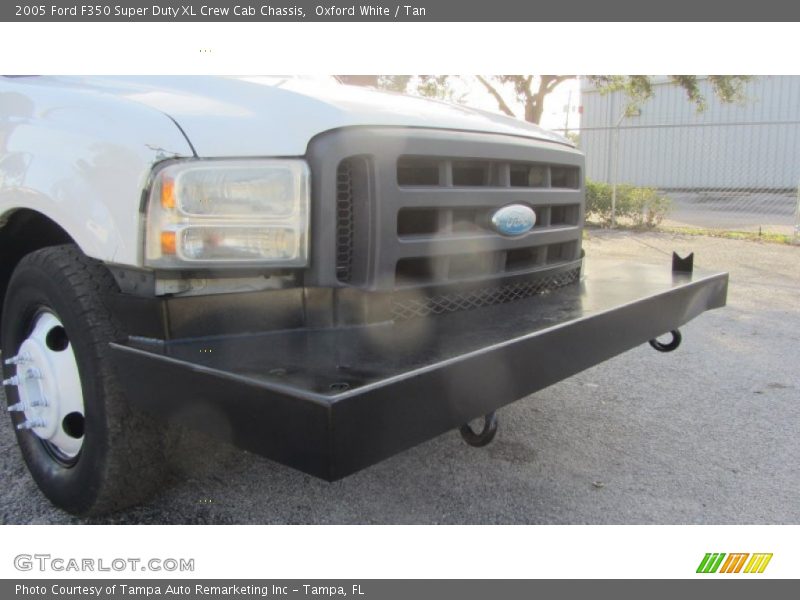 Oxford White / Tan 2005 Ford F350 Super Duty XL Crew Cab Chassis
