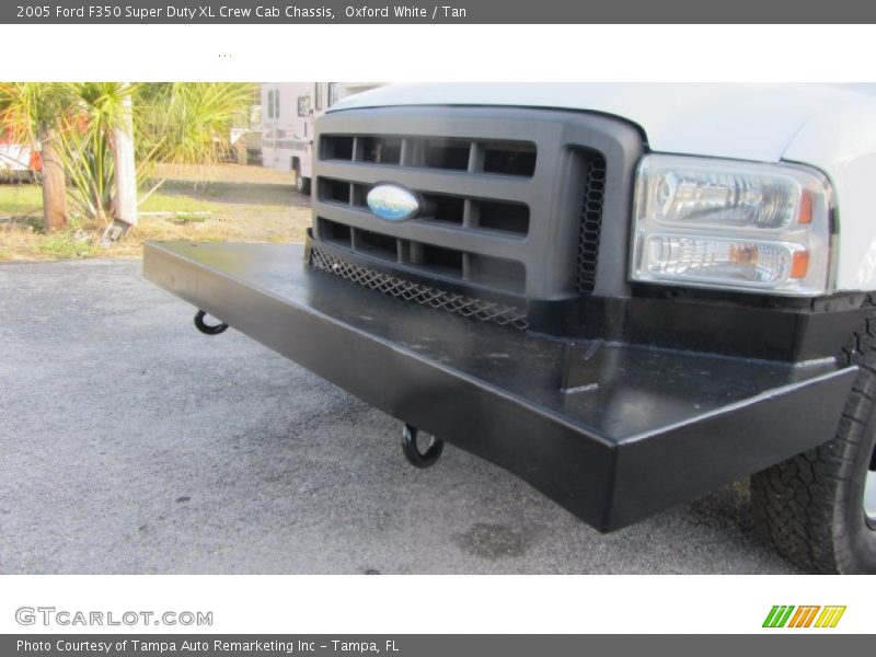 Oxford White / Tan 2005 Ford F350 Super Duty XL Crew Cab Chassis