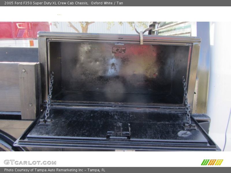 Oxford White / Tan 2005 Ford F350 Super Duty XL Crew Cab Chassis