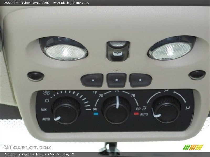 Onyx Black / Stone Gray 2004 GMC Yukon Denali AWD