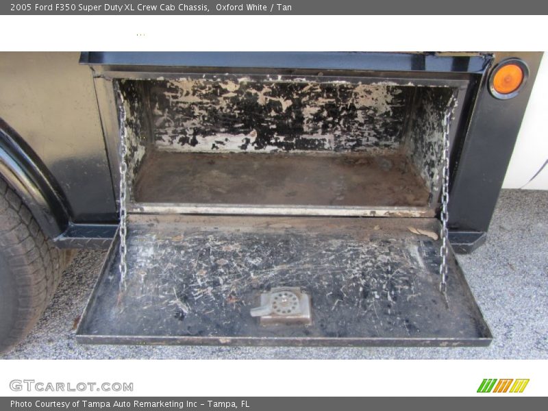 Oxford White / Tan 2005 Ford F350 Super Duty XL Crew Cab Chassis