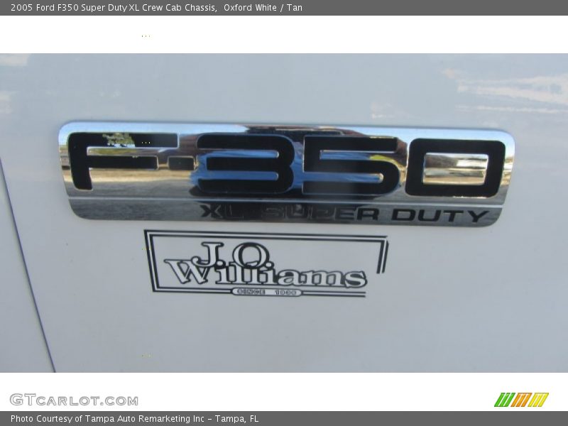 Oxford White / Tan 2005 Ford F350 Super Duty XL Crew Cab Chassis