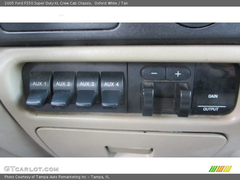 Controls of 2005 F350 Super Duty XL Crew Cab Chassis