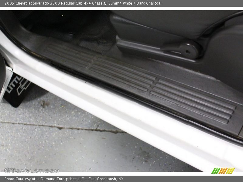 Summit White / Dark Charcoal 2005 Chevrolet Silverado 3500 Regular Cab 4x4 Chassis