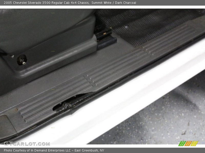 Summit White / Dark Charcoal 2005 Chevrolet Silverado 3500 Regular Cab 4x4 Chassis