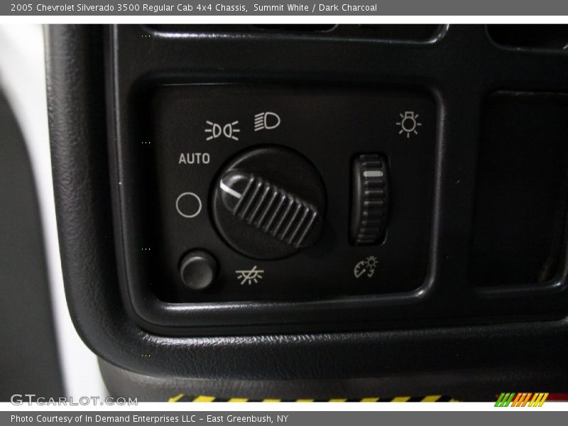 Summit White / Dark Charcoal 2005 Chevrolet Silverado 3500 Regular Cab 4x4 Chassis