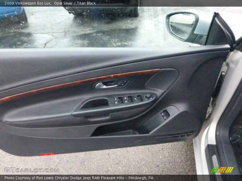 Opal Silver / Titan Black 2009 Volkswagen Eos Lux