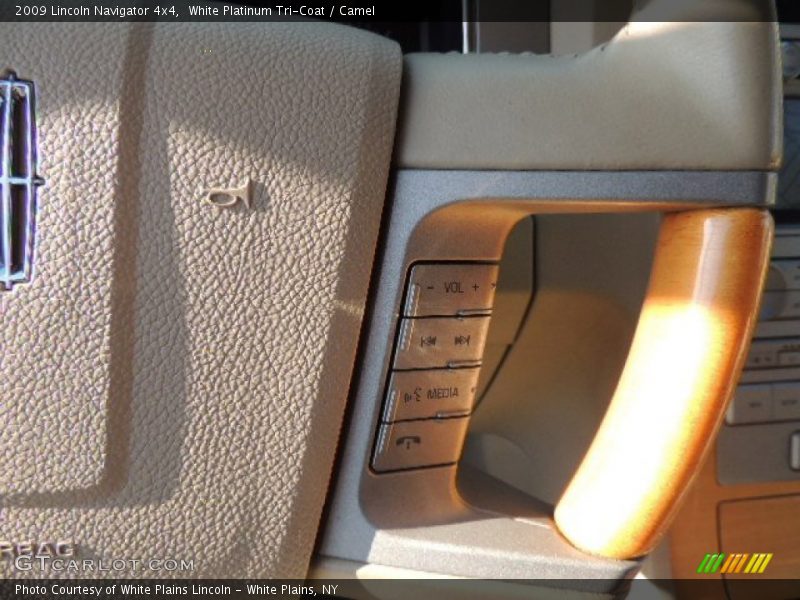 White Platinum Tri-Coat / Camel 2009 Lincoln Navigator 4x4