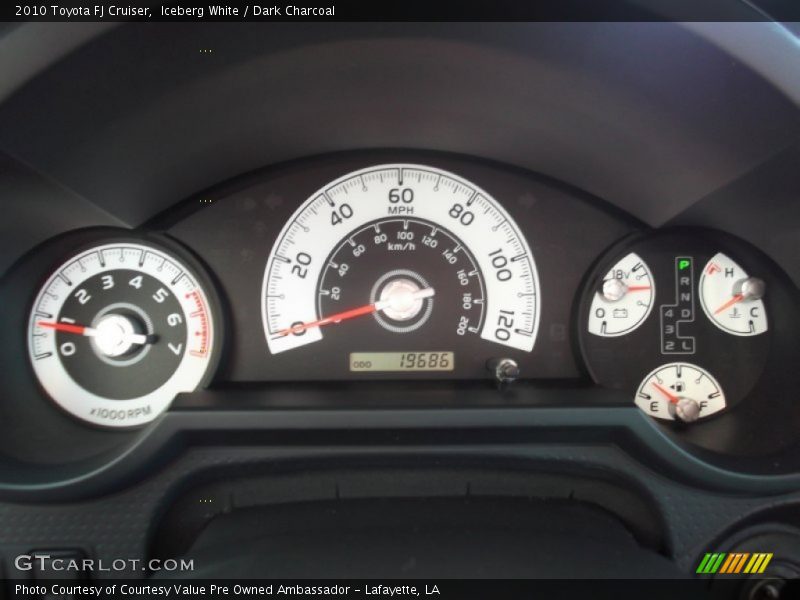 Iceberg White / Dark Charcoal 2010 Toyota FJ Cruiser