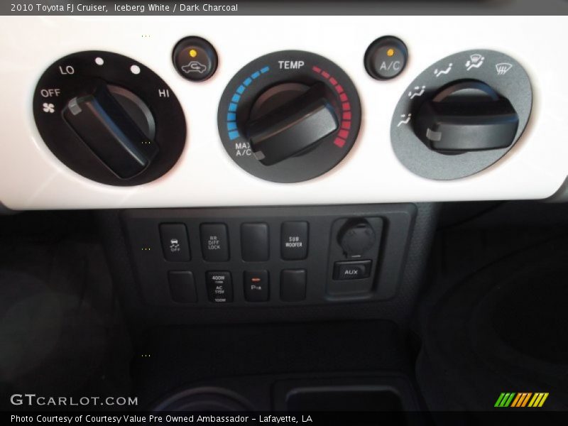 Iceberg White / Dark Charcoal 2010 Toyota FJ Cruiser