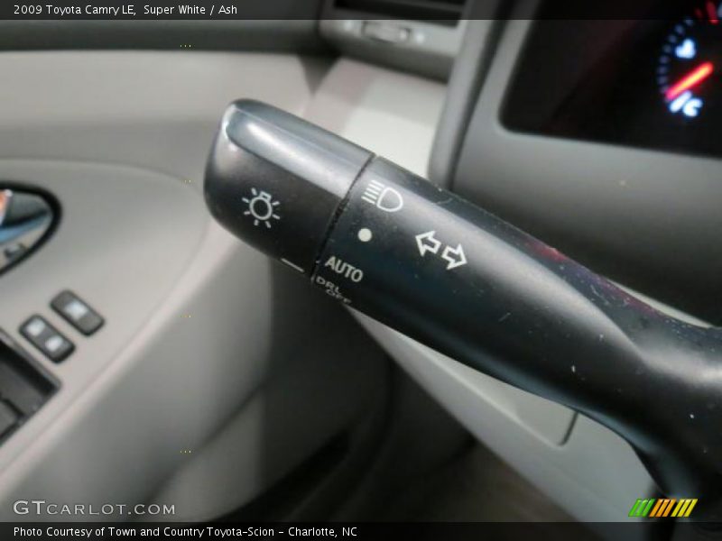Super White / Ash 2009 Toyota Camry LE
