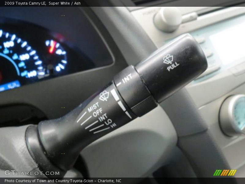 Super White / Ash 2009 Toyota Camry LE