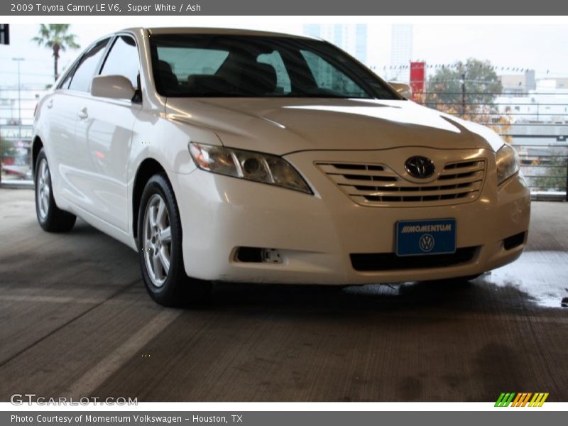 Super White / Ash 2009 Toyota Camry LE V6