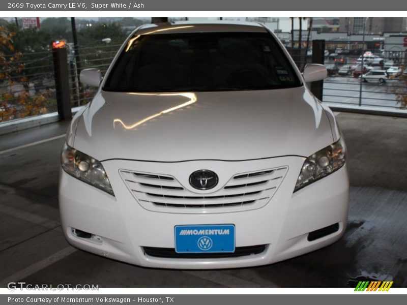 Super White / Ash 2009 Toyota Camry LE V6