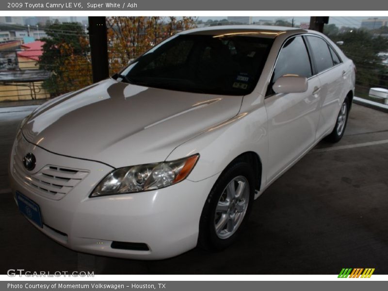 Super White / Ash 2009 Toyota Camry LE V6