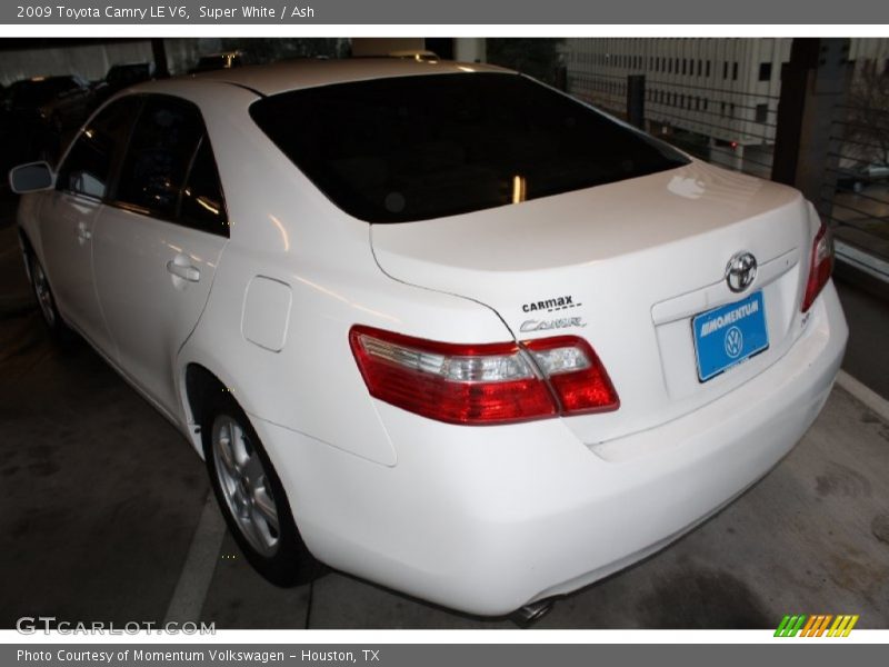 Super White / Ash 2009 Toyota Camry LE V6