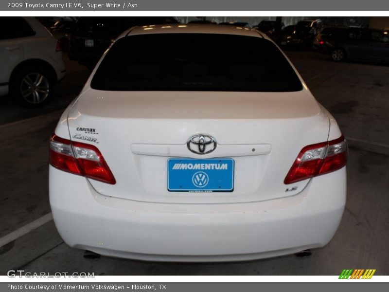Super White / Ash 2009 Toyota Camry LE V6