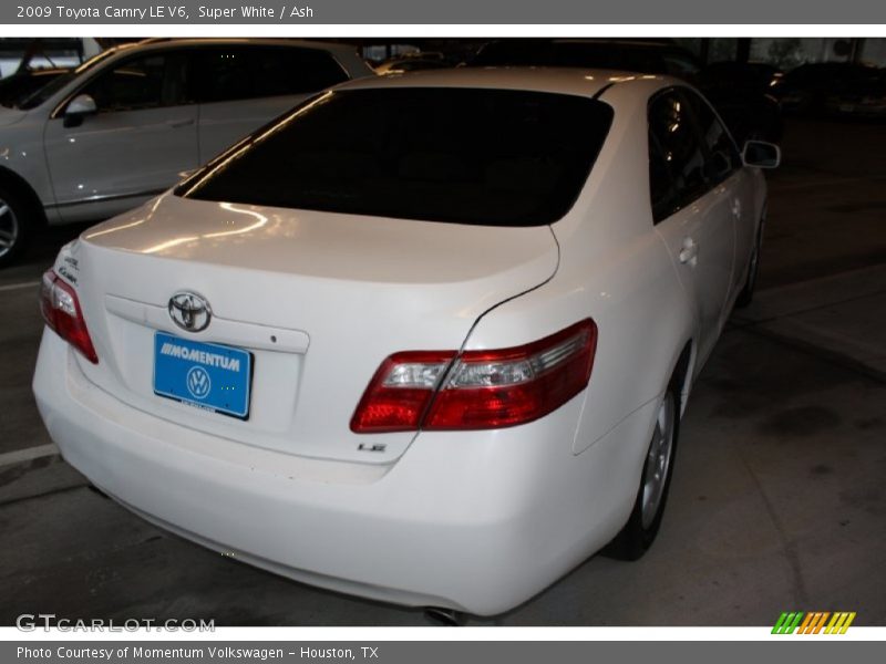 Super White / Ash 2009 Toyota Camry LE V6