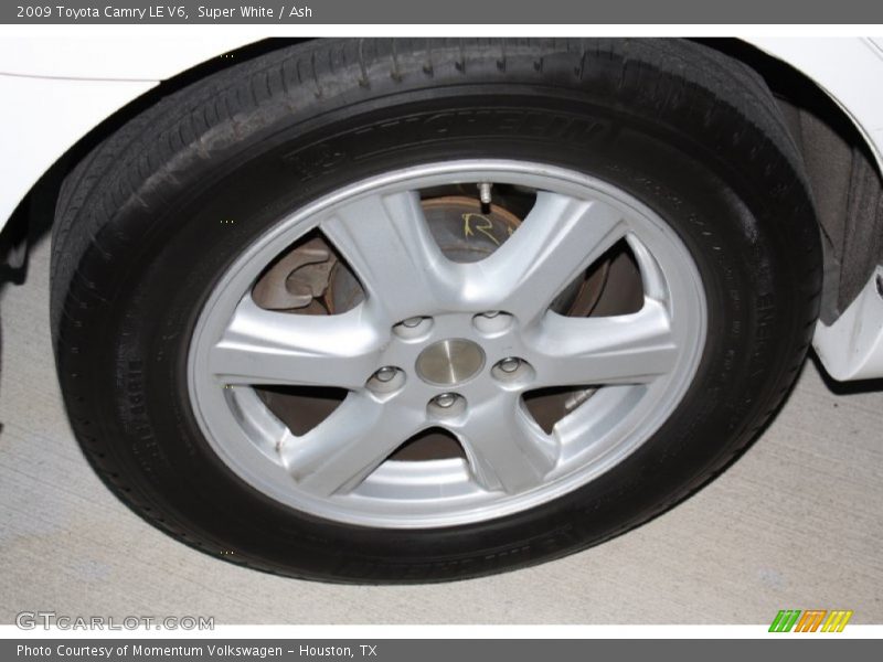 Super White / Ash 2009 Toyota Camry LE V6