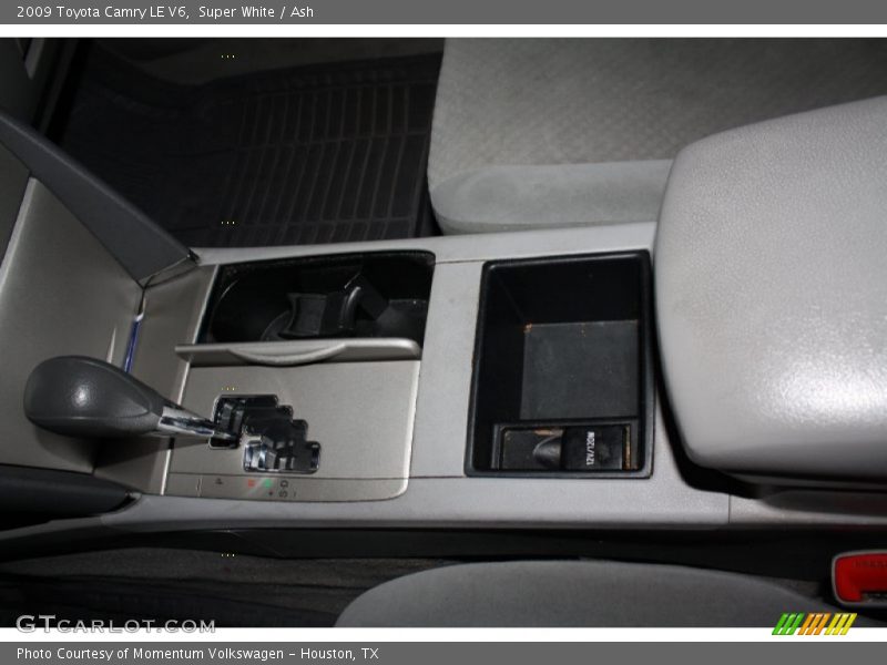Super White / Ash 2009 Toyota Camry LE V6