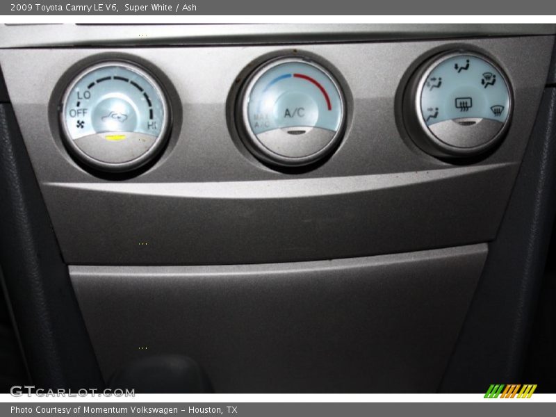 Super White / Ash 2009 Toyota Camry LE V6