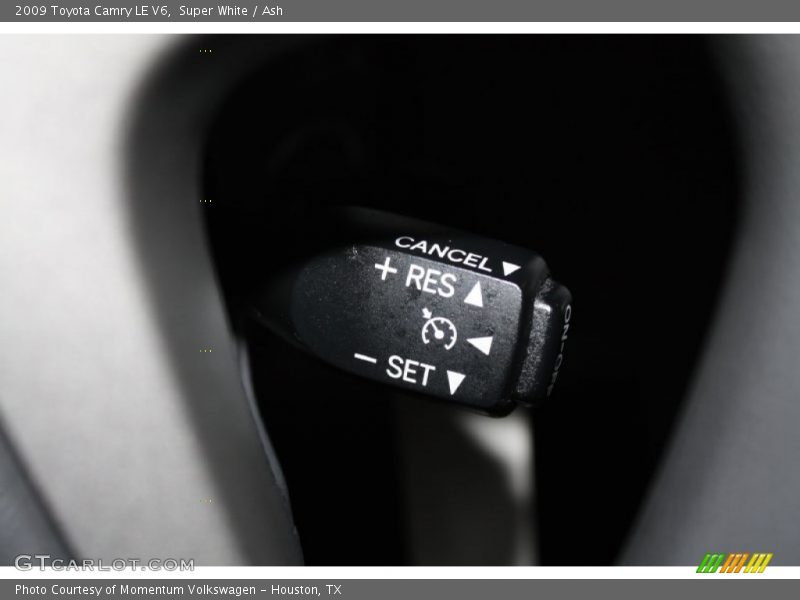 Super White / Ash 2009 Toyota Camry LE V6