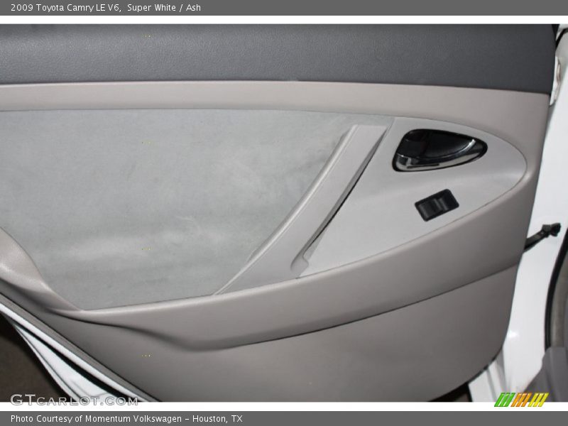 Super White / Ash 2009 Toyota Camry LE V6