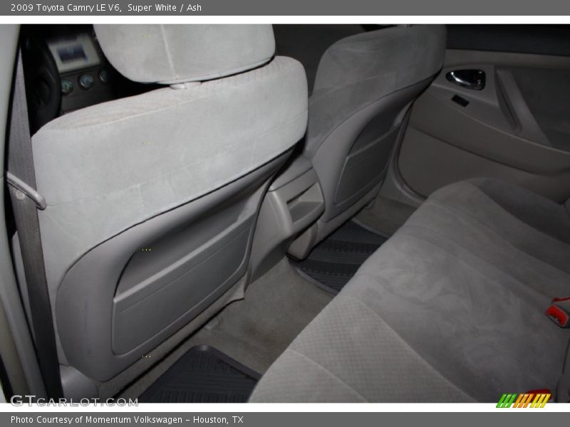 Super White / Ash 2009 Toyota Camry LE V6