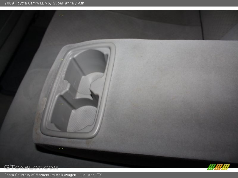 Super White / Ash 2009 Toyota Camry LE V6