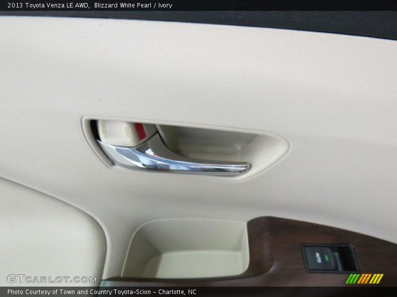 Blizzard White Pearl / Ivory 2013 Toyota Venza LE AWD
