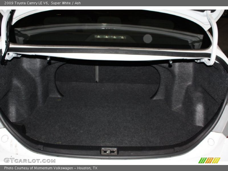 Super White / Ash 2009 Toyota Camry LE V6