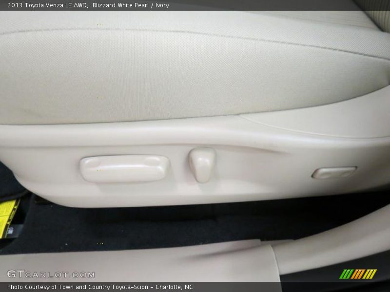 Blizzard White Pearl / Ivory 2013 Toyota Venza LE AWD