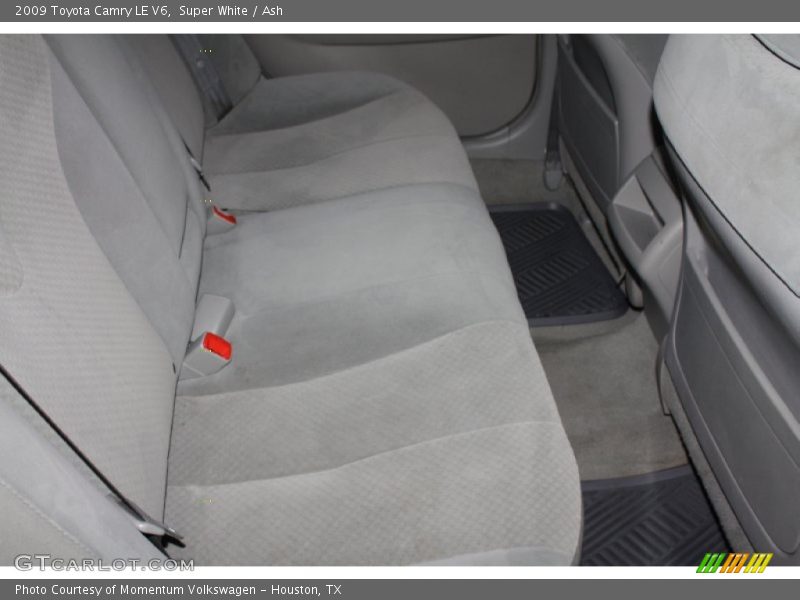 Super White / Ash 2009 Toyota Camry LE V6
